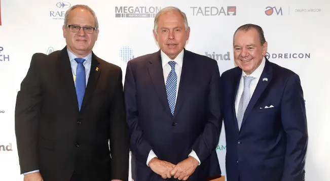 El canciller Gerardo Werthein, junto a Eyal Sela y Mario Montoto